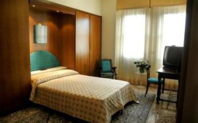 Фото отеля NAPOLEON HOTEL