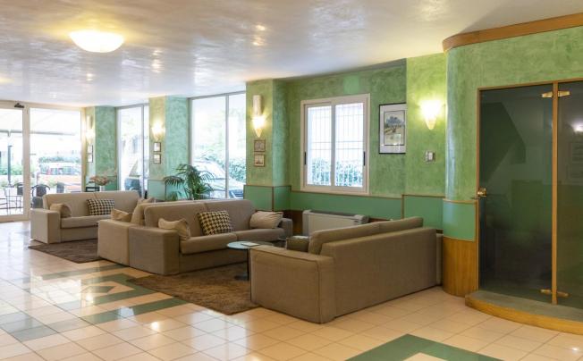Фото отеля Aiglon Hotel