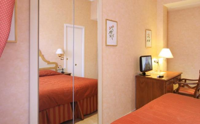 Фото отеля Roma Termini Suites