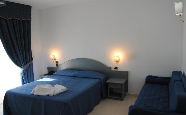 Фото отеля Hotel Scoglio Del Leone