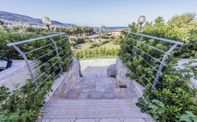 Фото отеля Hotel Scoglio Del Leone