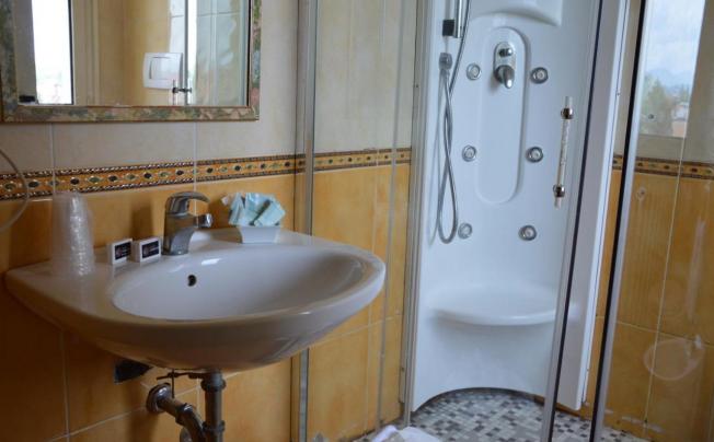 Фото отеля Carolin Hotel