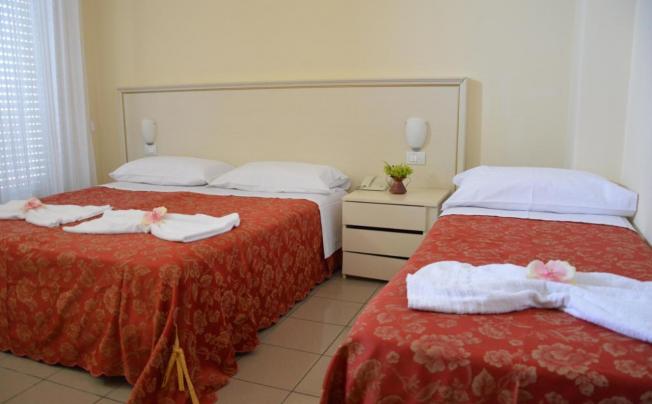 Фото отеля Carolin Hotel