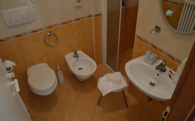 Фото отеля Carolin Hotel