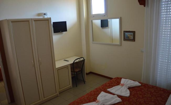 Фото отеля Carolin Hotel