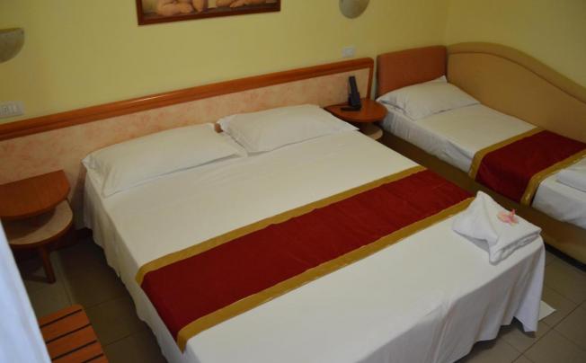 Фото отеля Carolin Hotel