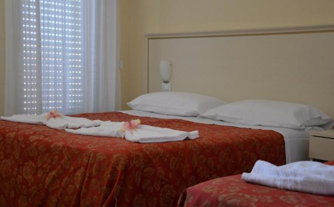 Фото отеля Carolin Hotel