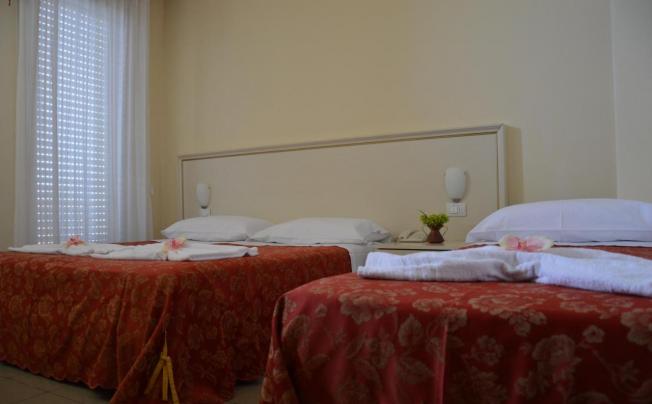 Фото отеля Carolin Hotel