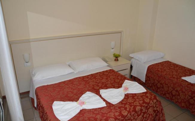 Фото отеля Carolin Hotel