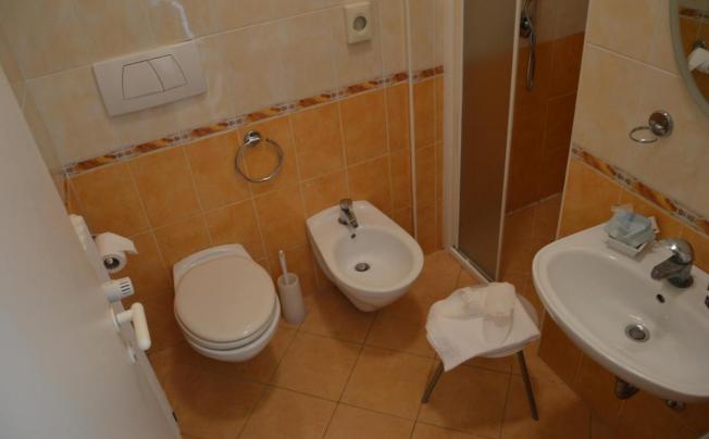 Фото отеля Carolin Hotel