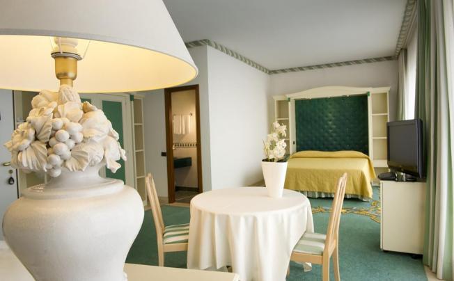Фото отеля Aris Garden Hotel