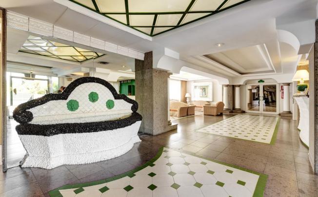 Фото отеля Aris Garden Hotel