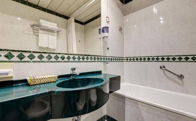 Фото отеля Aris Garden Hotel