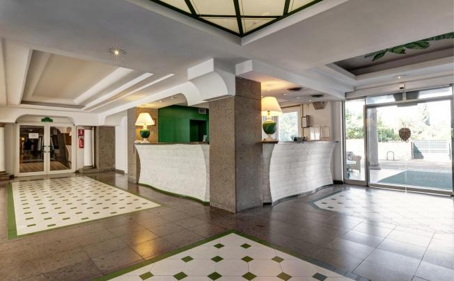Фото отеля Aris Garden Hotel