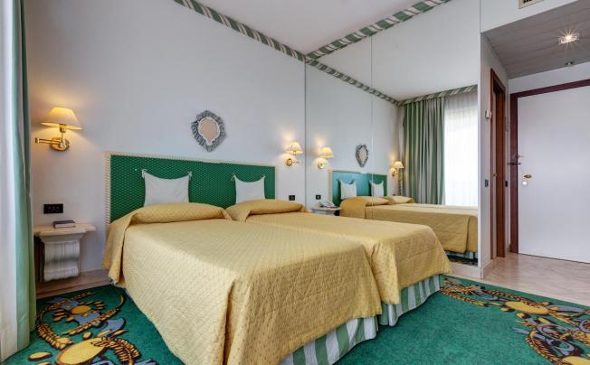 Фото отеля Aris Garden Hotel
