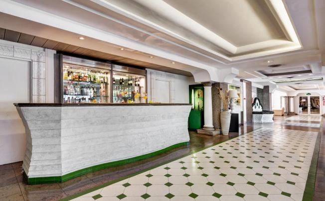 Фото отеля Aris Garden Hotel