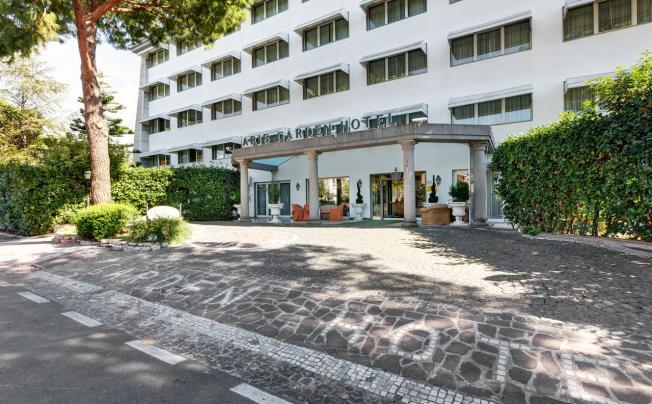 Фото отеля Aris Garden Hotel