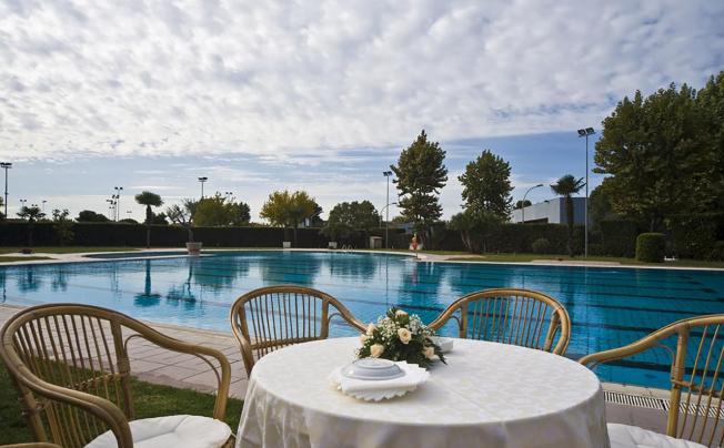 Фото отеля Aris Garden Hotel