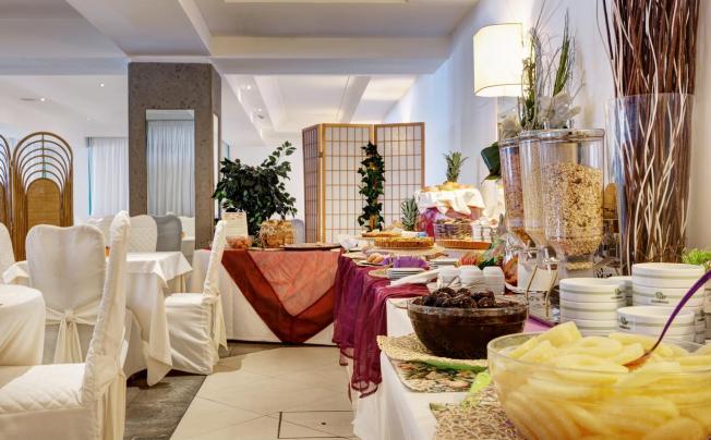 Фото отеля Aris Garden Hotel