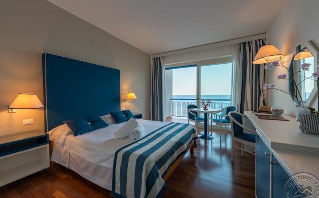 Фото отеля SPLENDID LA TORRE HOTEL 