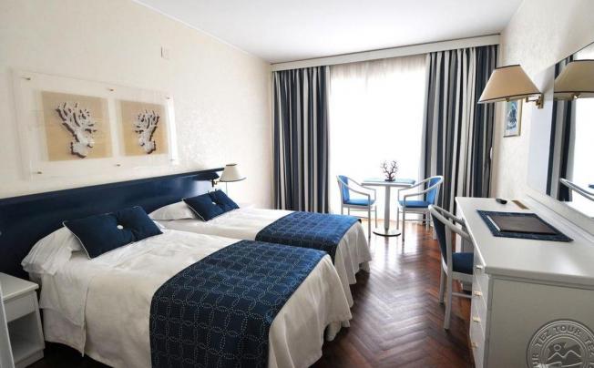 Фото отеля SPLENDID LA TORRE HOTEL 