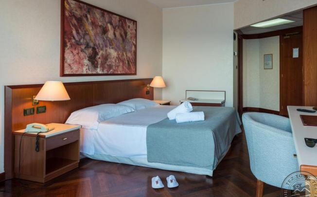 Фото отеля SPLENDID LA TORRE HOTEL 