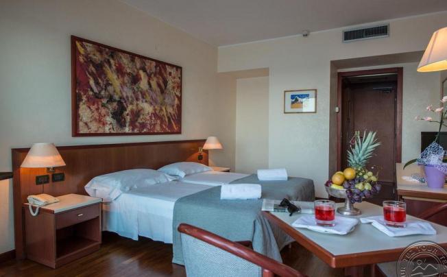 Фото отеля SPLENDID LA TORRE HOTEL 