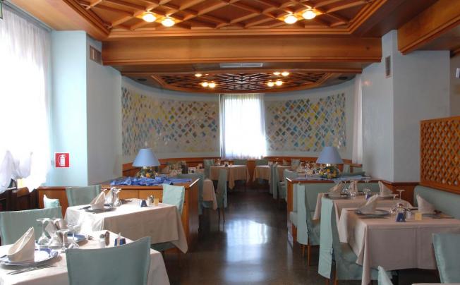 Фото отеля Astoria Grand Hotel