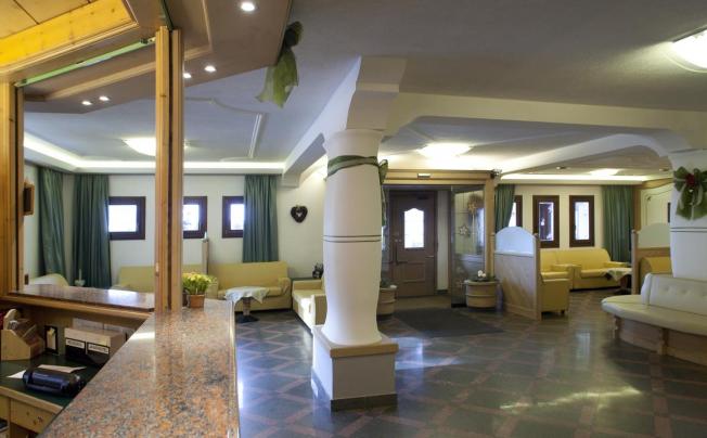 Фото отеля Des Alpes Aparthotel