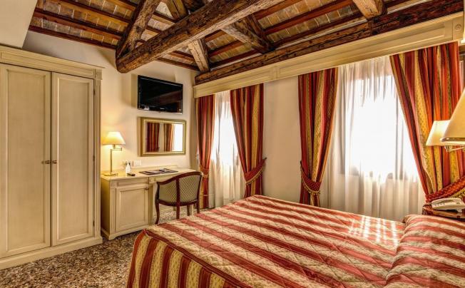 Фото отеля Bella Venezia Hotel