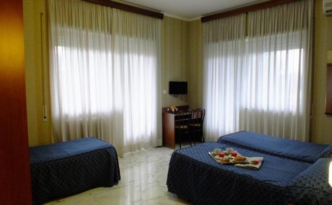 Фото отеля Consul Hotel