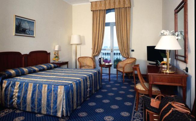 Фото отеля Savoy Palace