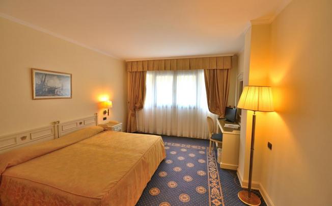 Фото отеля Savoy Palace