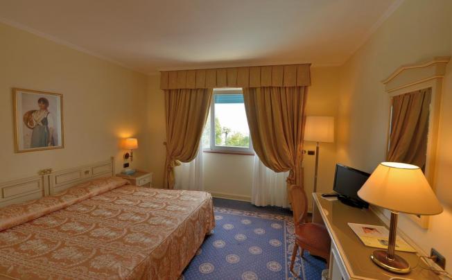 Фото отеля Savoy Palace