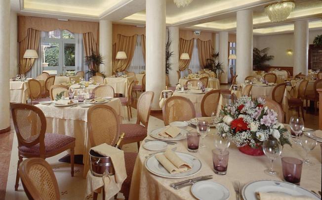 Фото отеля Savoy Palace