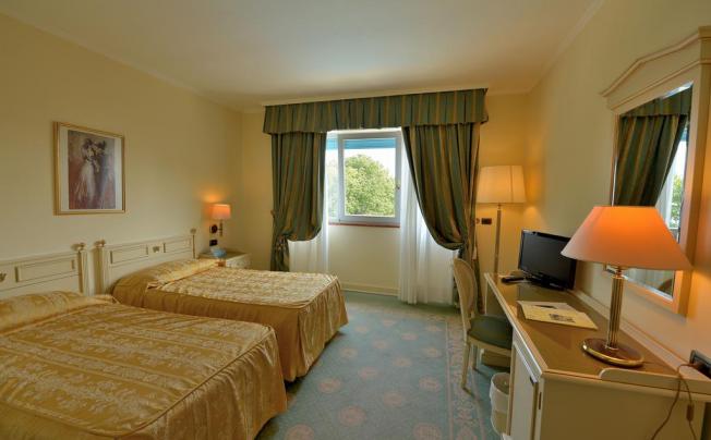 Фото отеля Savoy Palace
