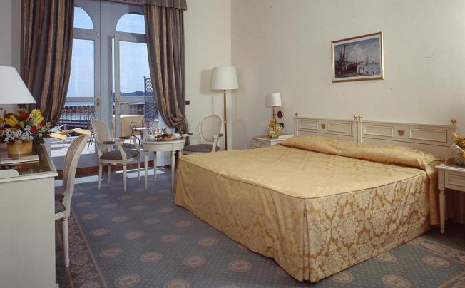 Фото отеля Savoy Palace
