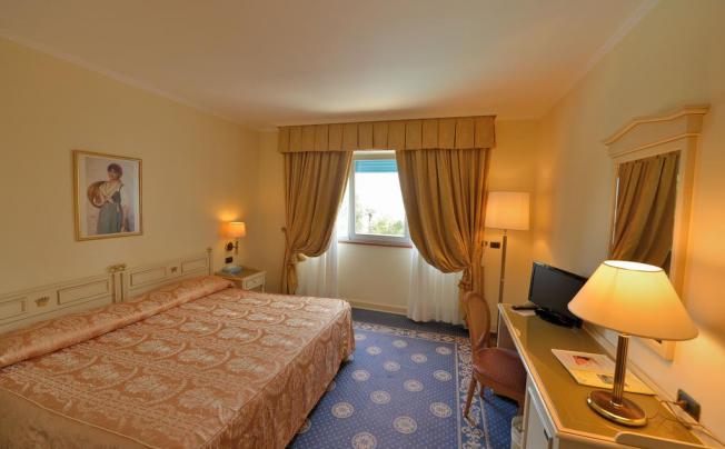 Фото отеля Savoy Palace