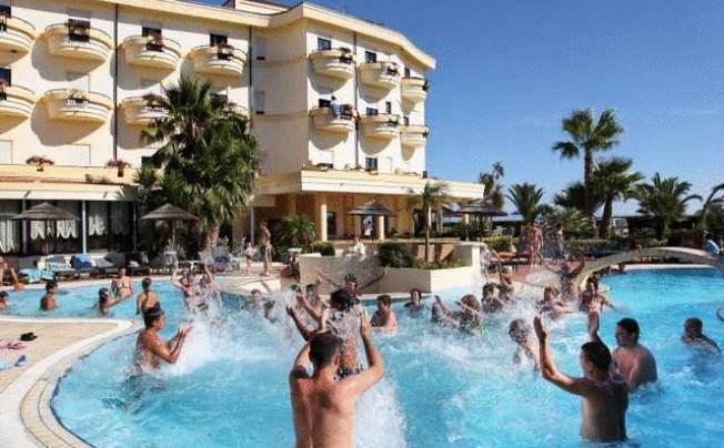 Фото отеля Sunshine Club Hotel