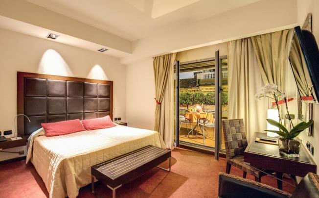 Фото отеля Athenaeum Personal Hotel