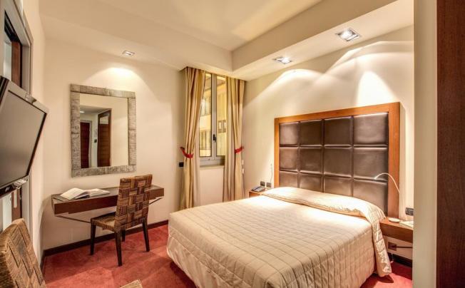 Фото отеля Athenaeum Personal Hotel