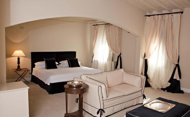 Фото отеля The J&J Hotel
