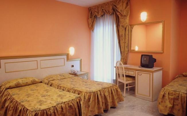 Фото отеля Alexander Palace Hotel