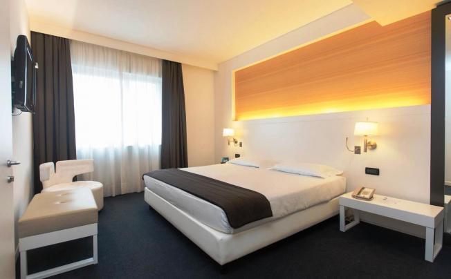 Фото отеля Ih Hotel Roma Z3