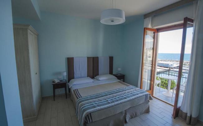 Фото отеля Sea Breeze
