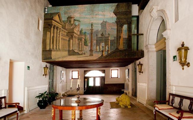 Фото отеля Palazzo Contarini Della Porta Di Ferro