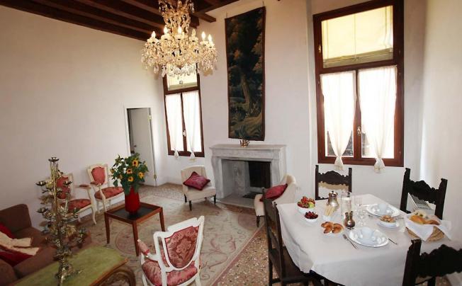 Фото отеля Palazzo Contarini Della Porta Di Ferro