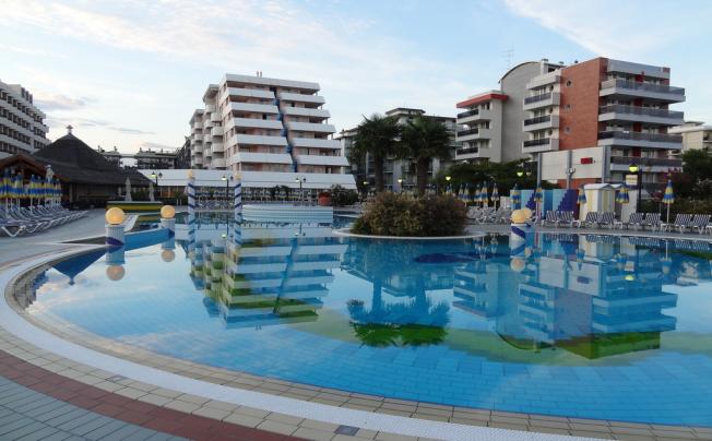 Фото отеля Holiday Aparthotel