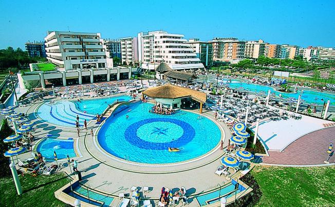 Фото отеля Holiday Aparthotel