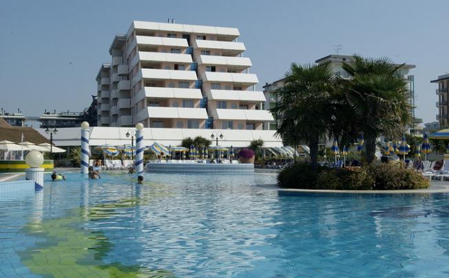 Фото отеля Holiday Aparthotel
